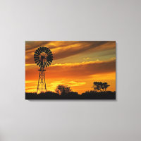 Molino de viento y atardecer, William Creek, Oodna