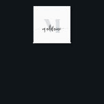 Lienzo Monograma elegante blanco negro personal<br><div class="desc">Un elegante monograma con tu nombre personal. el fondo es blanco con tu nombre en un tipo de letra negro moderno. Su inicial es de un color gris suave.</div>