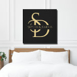 Lienzo Monograma simple Boda personalizado con nombre<br><div class="desc">Crea un recuerdo duradero del amor con nuestro Monograma de Boda simple negro y dorado personalizado con la impresión de lienzo de nombres. Este arte mural de diseño hermoso presenta un monograma personalizado con iniciales y nombre, lo que lo convierte en un regalo personalizado perfecto para parejas que celebran su...</div>