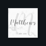 Lienzo Monograma y nombre de familia de guiones modernos<br><div class="desc">Regalo de Monograma y Nombre Familiar personalizado con nombre familiar en estilo de letra de escritura moderno gris y monograma en estilo de letra de escritura moderno gris claro como fondo con año establecido en sans grises serif estilo de fuente sobre fondo de mármol blanco. Perfecto como regalo para recién...</div>