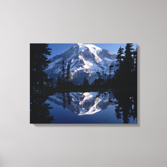 Lienzo Montaje de Rainier y cielo azul perfectamente refl (Anverso)