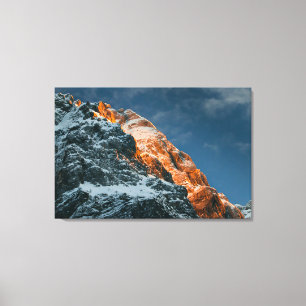 Lienzo Montaña brillante al atardecer