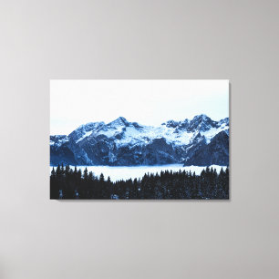 Lienzo Montañas, bosque de abetos y nubes