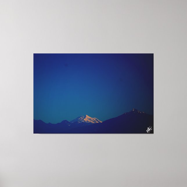 Lienzo Montañas en cascada en la orilla del río Langley (Anverso)