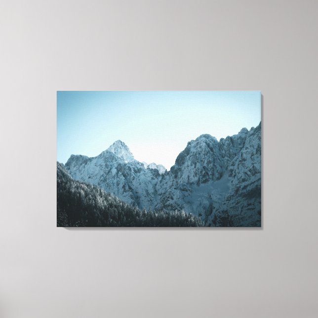 Lienzo Montañas impresionantes y bosque de abetos (Anverso)