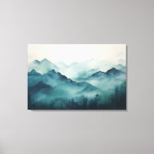 Montañas místicas en la niebla y bosque encantado