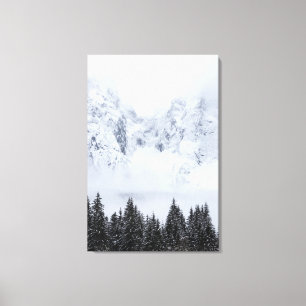 Lienzo Montañas nevadas y bosque de abetos