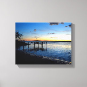 Lienzo muelle de pesca en el río al atardecer