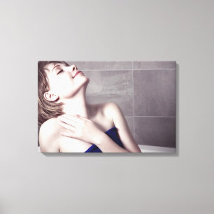 Lienzo Mujer en el baño 