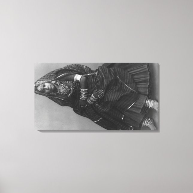 Lienzo Mujer india con vestimenta judicial y joyería (Anverso)