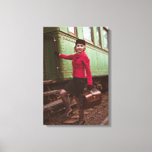 Lienzo Mujer retro vintage en la estación de tren