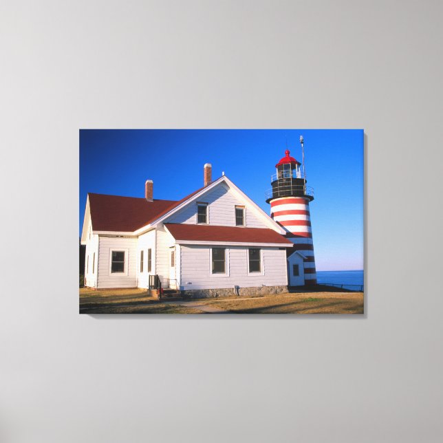 Lienzo NA, EE. UU., Maine.  Faro de West Quoddy cerca (Anverso)