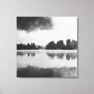 Lienzo Niebla matutina sobre el lago en blanco y negro