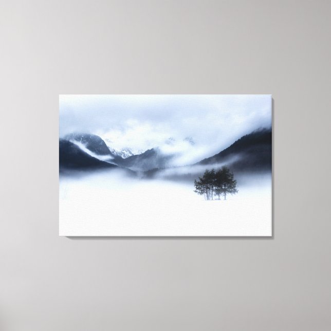 Lienzo Niebla, montañas y árbol solitario en invierno (Anverso)