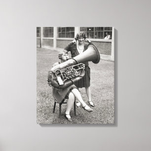 Lienzo Niña tocando la tuba, 1928