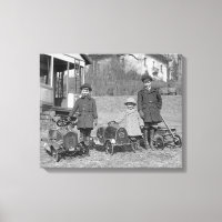Niños con coches de pedal, 1924