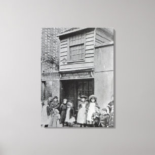 Lienzo Niños fuera del taller de John Pounds