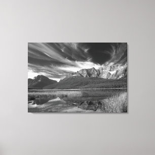Lienzo Nubes cirrus sobre el lago Waterfowl, Banff