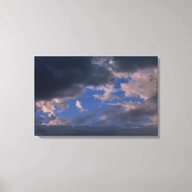 Lienzo Nubes de tormenta contra el cielo azul (Anverso)