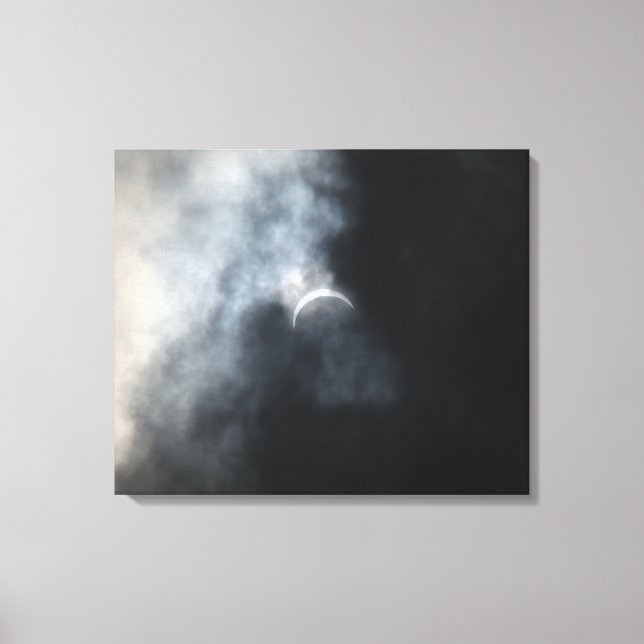 Lienzo Nubes de tormenta del eclipse espeluznante 2017 (Anverso)