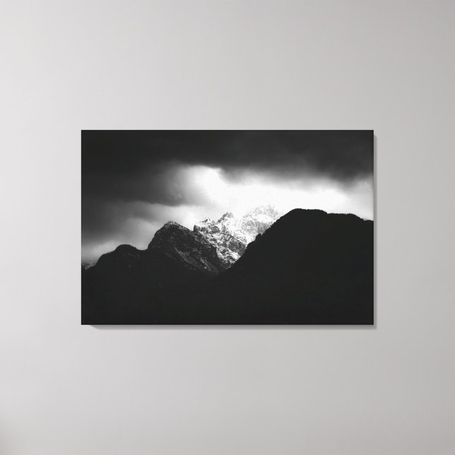 Lienzo Nubes de tormenta y sol sobre montañas (Anverso)