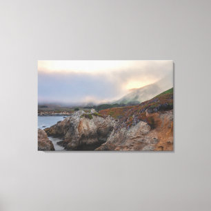 Lienzo Paisaje costero con niebla al amanecer