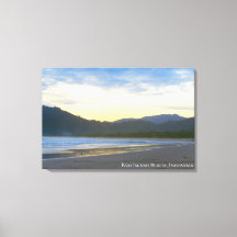 Paisaje del atardecer en la playa de la isla roja