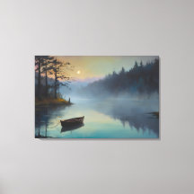 Paisaje matutino de un río en un bosque nublado