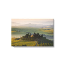 Paisaje montañoso toscano al amanecer