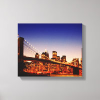 Paisaje urbano de Nueva York con puente sobre río