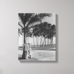 Lienzo Pares que se colocan debajo de árbol