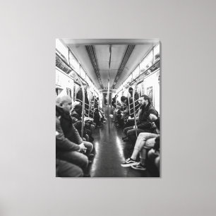 Lienzo Paseo en el metro de NYC: un momento entre neoyorq