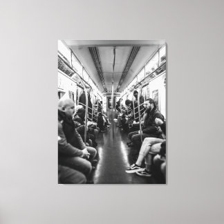 Lienzo Paseo en el metro de NYC: un momento entre neoyorq