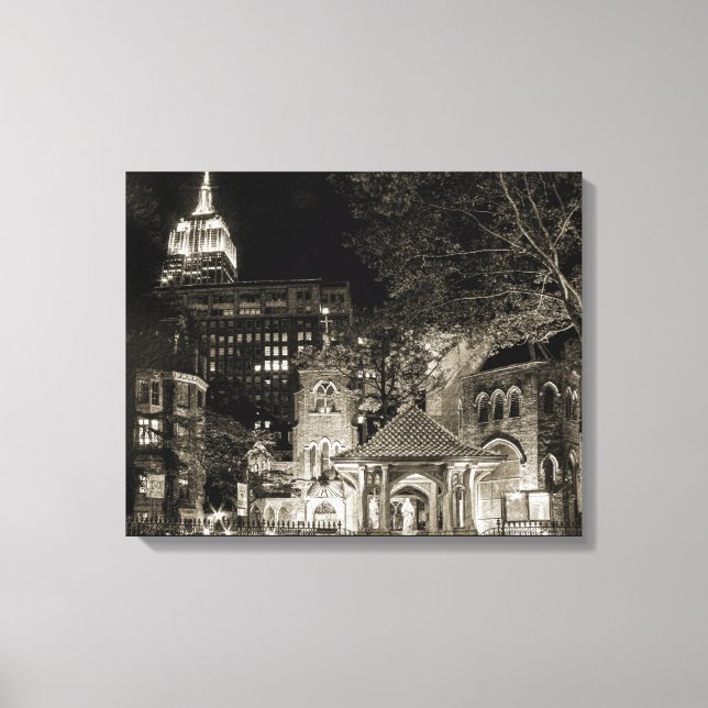 Lienzo PEQUEÑA IGLESIA GRANDE CIUDAD TIPO DE tela (Anverso)