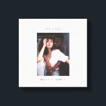 Lienzo Personalizado minimalista Foto Textos<br><div class="desc">Imagen de Personalizado minimalista de texto de dos lienzos Imprimir con un gran marco de espacio blanco, nombre de pareja/recién casados y año de compromiso en un tipo de letra sans serif moderno y simple y una foto personalizada. Crea un boda perfecto, compromiso y regalos de fiesta para la pareja,...</div>