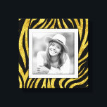 Lienzo Personalizado Photo Gold Zebra<br><div class="desc">Hecho para parecer dimensional,  un patrón de impresión de cebra en negro y oro crea un marco hermoso para tu foto favorita en este lienzo envuelto. **CONSEJO: Si usas una placa cuadrada,  tal vez necesites recortar tu foto a un cuadrado ANTES de subirla para obtener los mejores resultados.</div>