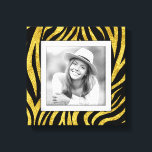 Lienzo Personalizado Photo Gold Zebra<br><div class="desc">Hecho para parecer dimensional, un patrón de impresión de cebra en negro y oro crea un marco hermoso para tu foto favorita en este lienzo envuelto. **CONSEJO: Si usas una placa cuadrada, tal vez necesites recortar tu foto a un cuadrado ANTES de subirla para obtener los mejores resultados.</div>