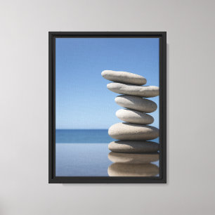 Lienzo Piedras en Zen apiladas cerca del mar