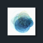 Lienzo Planetas en evolución - Círculos de acuarela<br><div class="desc">Evolucionando Planetas I de Grace Popp. Los círculos acuarelas crean formas similares al planeta que se superponen para revelar hermosas variaciones de azul y verde azulado.</div>