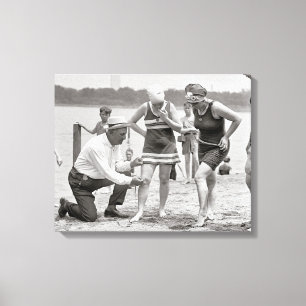Lienzo Policía de Playa, 1922. Foto Antigua