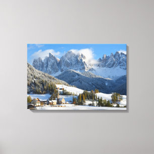 Lienzo Pueblo de Dolomitas en invierno