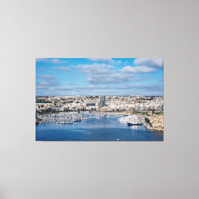 Lienzo Puerto de Sliema con edificios modernos y barcos (Anverso)