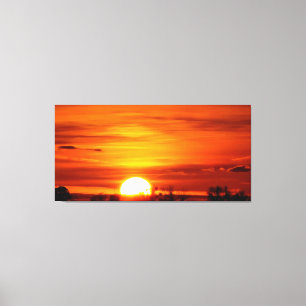 Lienzo Puesta de sol dorada sobre el paisaje rural