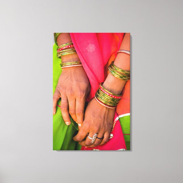 Lienzo Rajasthan Primer plano de las manos de una mujer (Anverso)