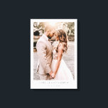 Lienzo Recuerdo de Boda de Foto Elegante<br><div class="desc">Haz de esta sencilla pieza de arte moderno minimalista en lienzo tu primer recuerdo de boda para disfrutar a lo largo de los años y para marcar el comienzo de tu vida de casados desde el primer día. Reemplaza la foto de muestra con tu foto de boda favorita y personalízala...</div>