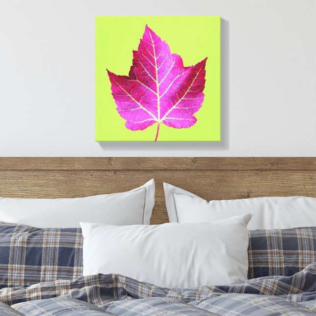 Lienzo Red Autumn Maple Leaf on Green Background (Insitu(Dormitorio))