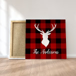 Lienzo Red Buffalo Plaid & Deer | Entrega de nombre perso<br><div class="desc">Disfrute del encanto rústico de la gran terraza al aire libre con nuestro regalo de nombre personalizado de búfalo rojo y ciervo. Ya sea que esté comprando o buscando un regalo atento,  este diseño le aporta un toque de naturaleza a cualquier ocasión.</div>