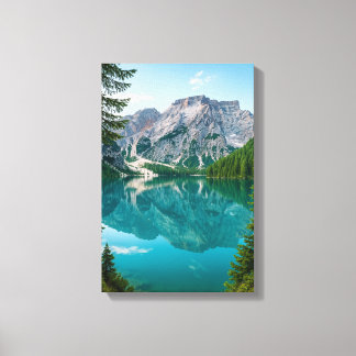 Lienzo Reflexiones sobre la montaña en el lago azul