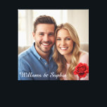 Lienzo Regalo de aniversario de pareja con foto personali<br><div class="desc">Captura tus recuerdos más preciados con este diseño de lienzo romántico personalizable. Perfecto para parejas, bodas o aniversarios, te permite subir tu propia foto y personalizar el texto con nombres o fechas especiales. Acentuado con un clásico rosa roja, este arte de pared elegante hace un recuerdo sincero o un regalo...</div>