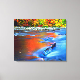Lienzo Río Swift reflejando colores de otoño